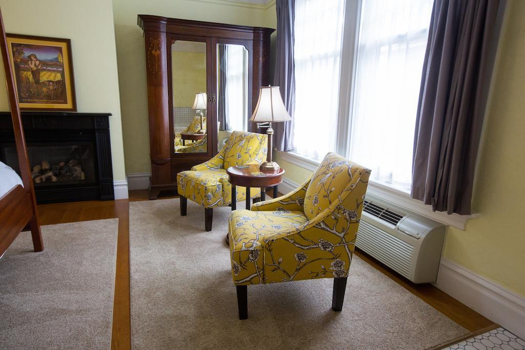 The Inn On First Napa Room photo