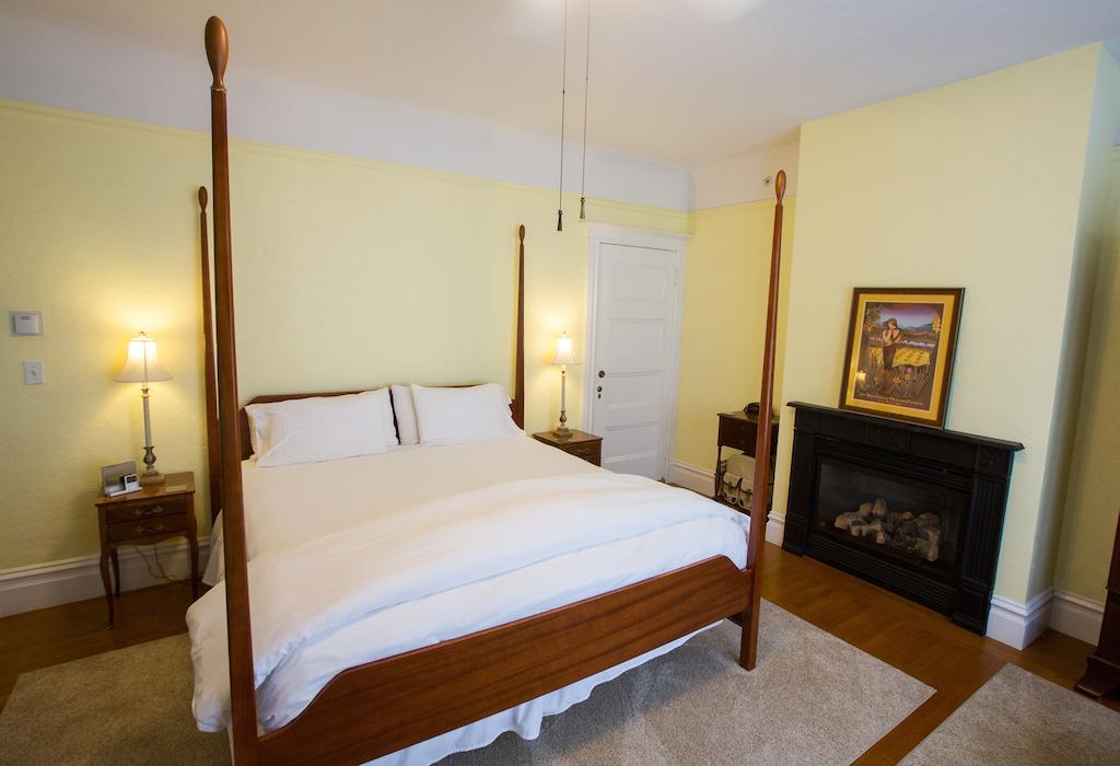 The Inn On First Napa Room photo