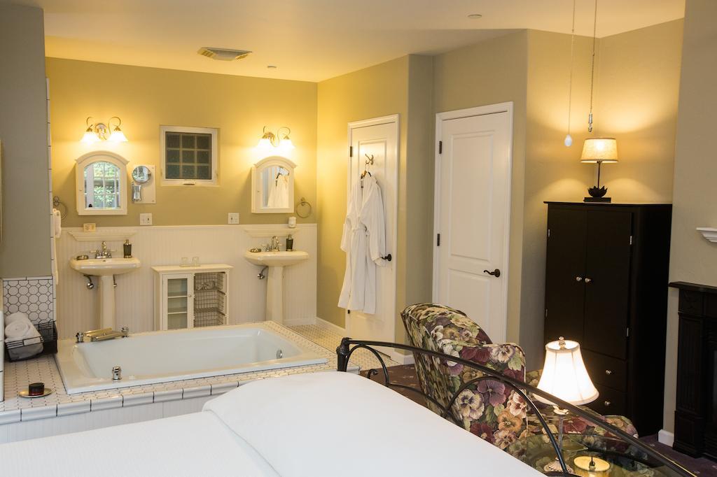 The Inn On First Napa Room photo