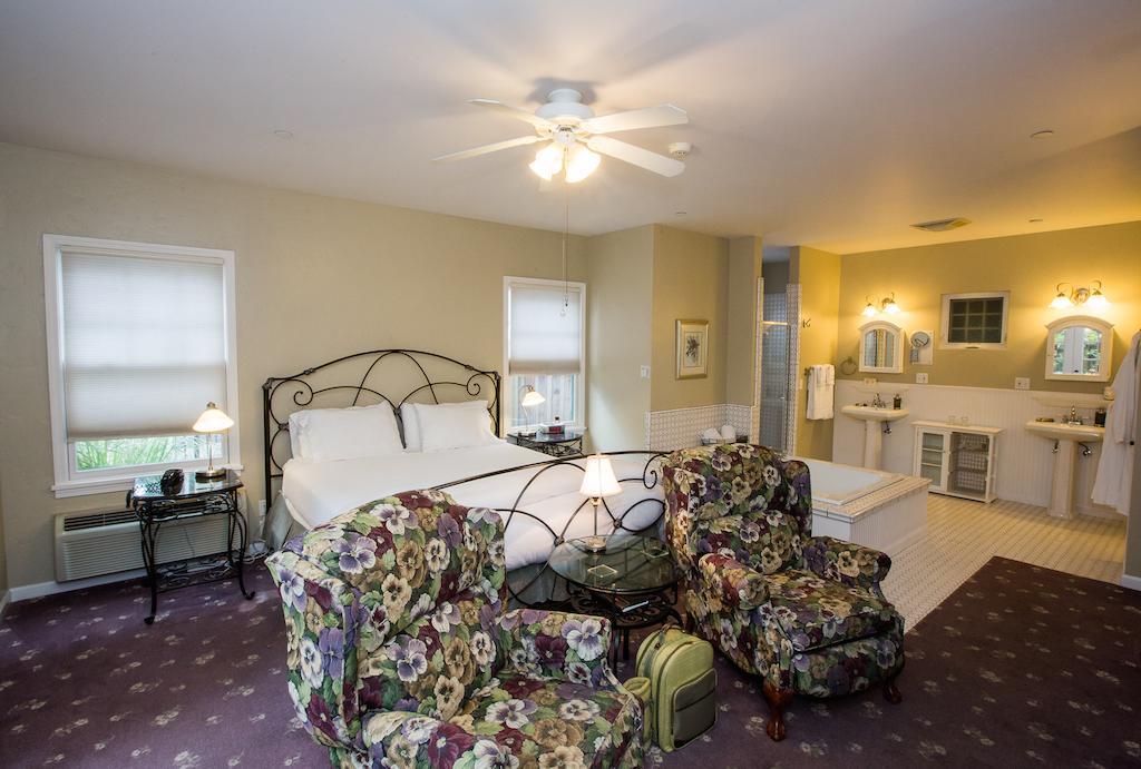 The Inn On First Napa Room photo